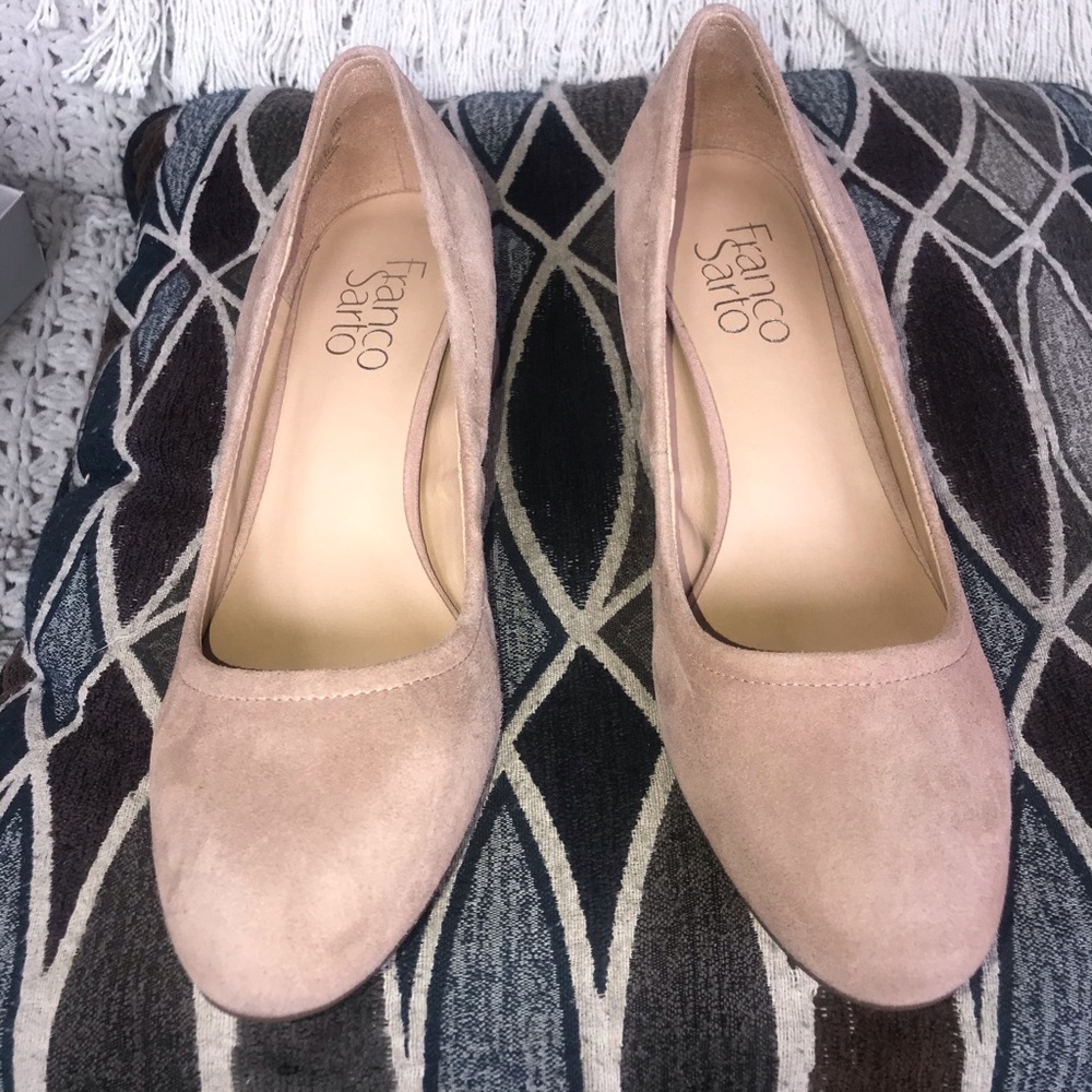 FRANCO SARTO SUEDE PUMPS